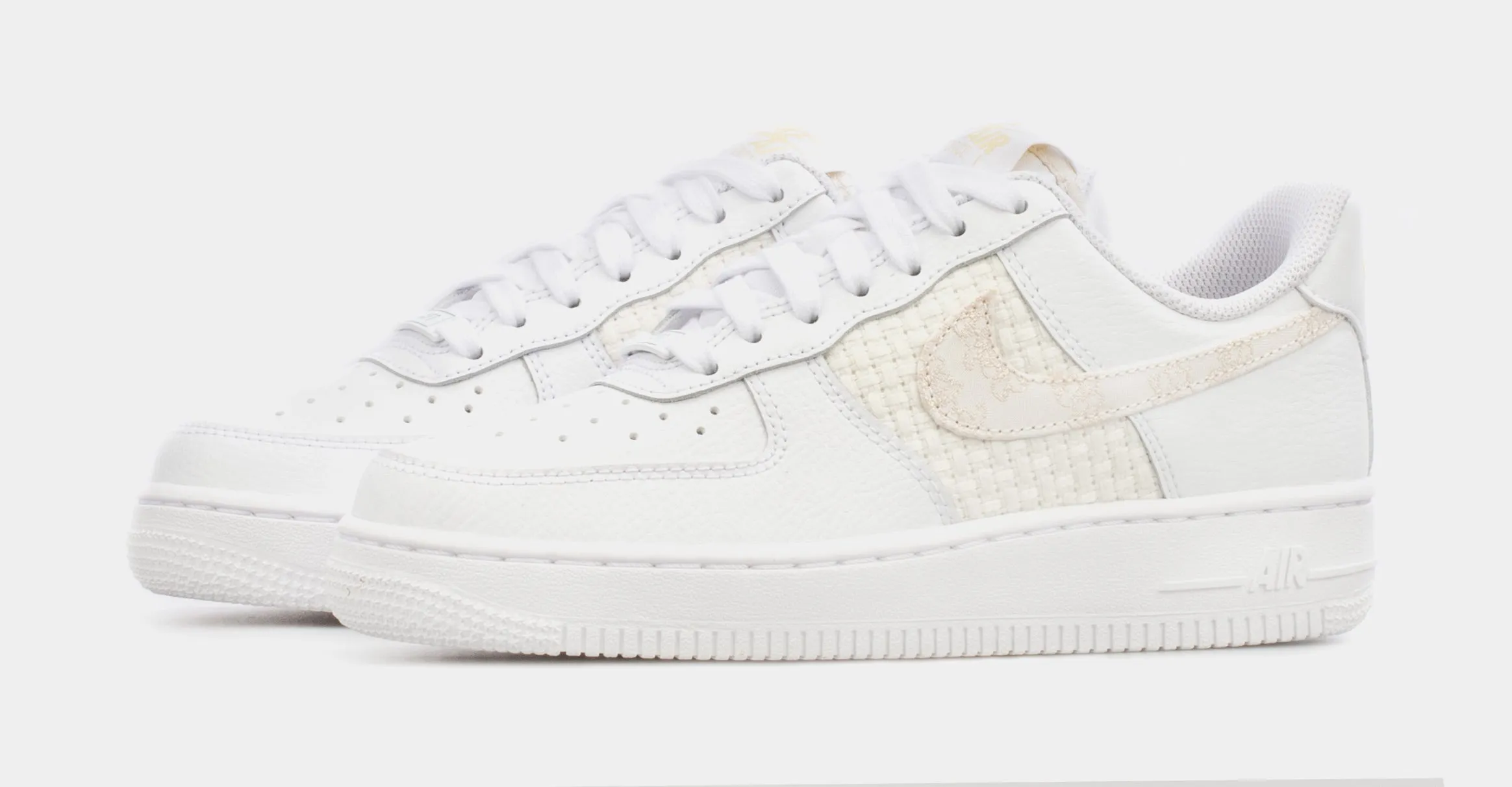 Air Force 1 '07 SE Womens Lifestyle Shoes (White/Beige)