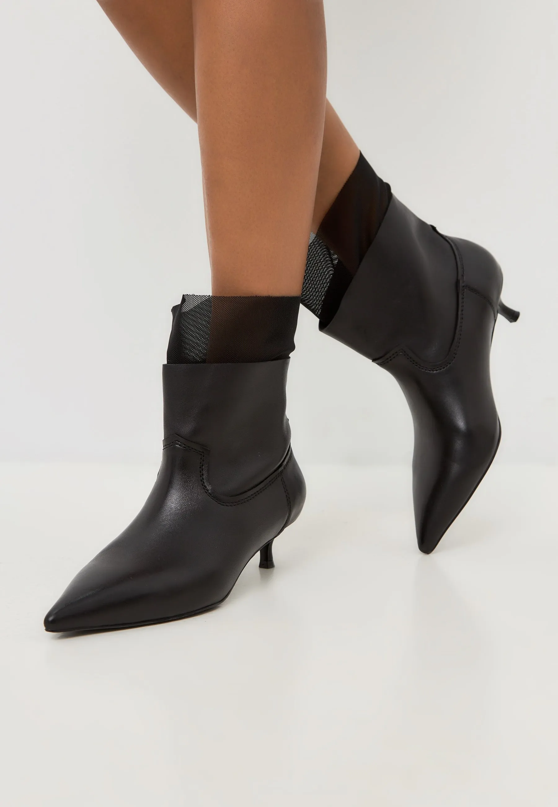 Ankle Boots with Kitten Heel Rhodopis - Black