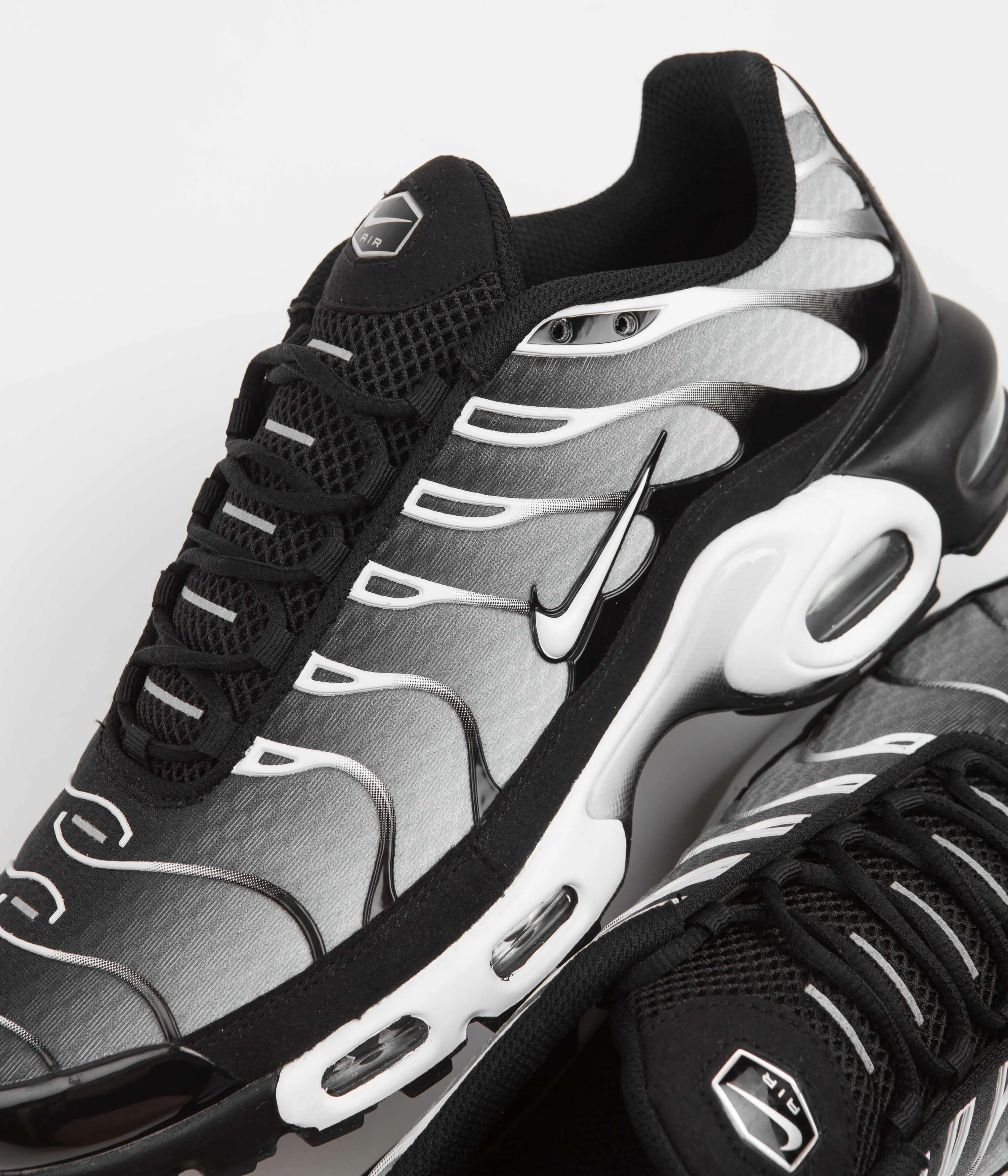 Nike Air Max Plus Shoes - Black / White - Metallic Silver