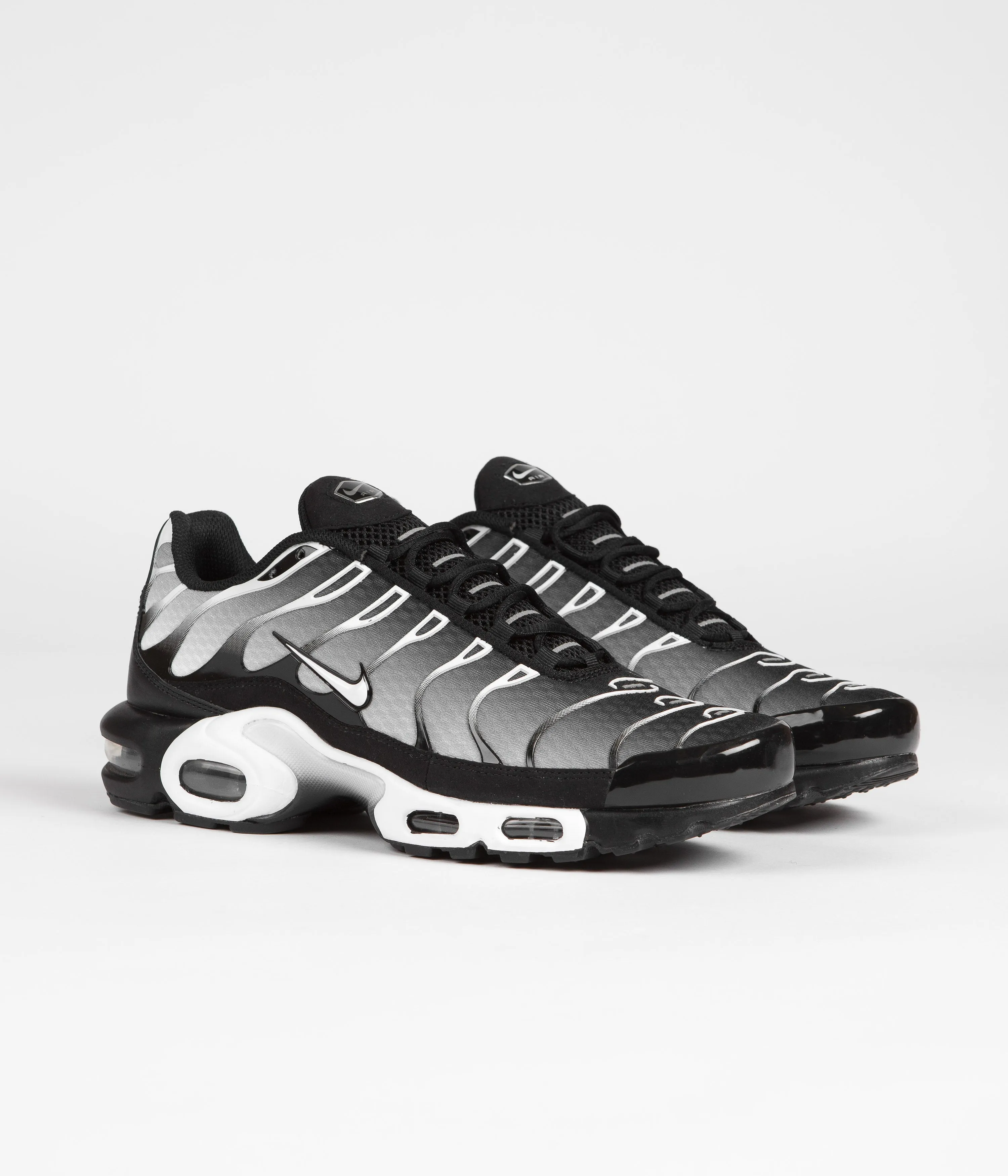 Nike Air Max Plus Shoes - Black / White - Metallic Silver