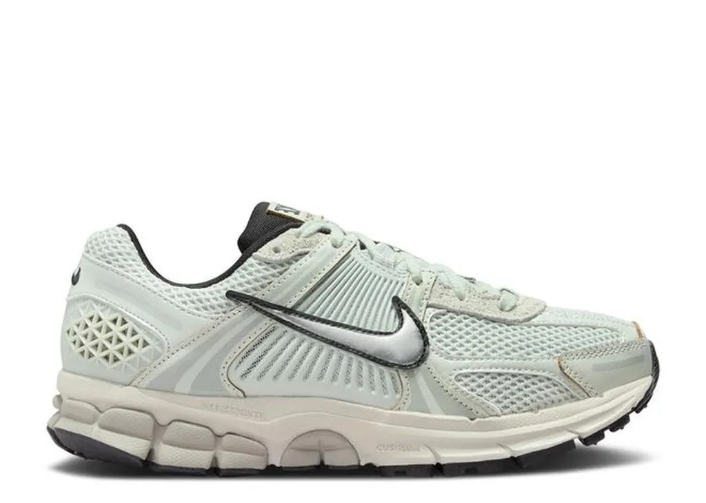 NIKE WMNS AIR ZOOM VOMERO 5 'LIGHT SILVER CHROME' - FN6742-001