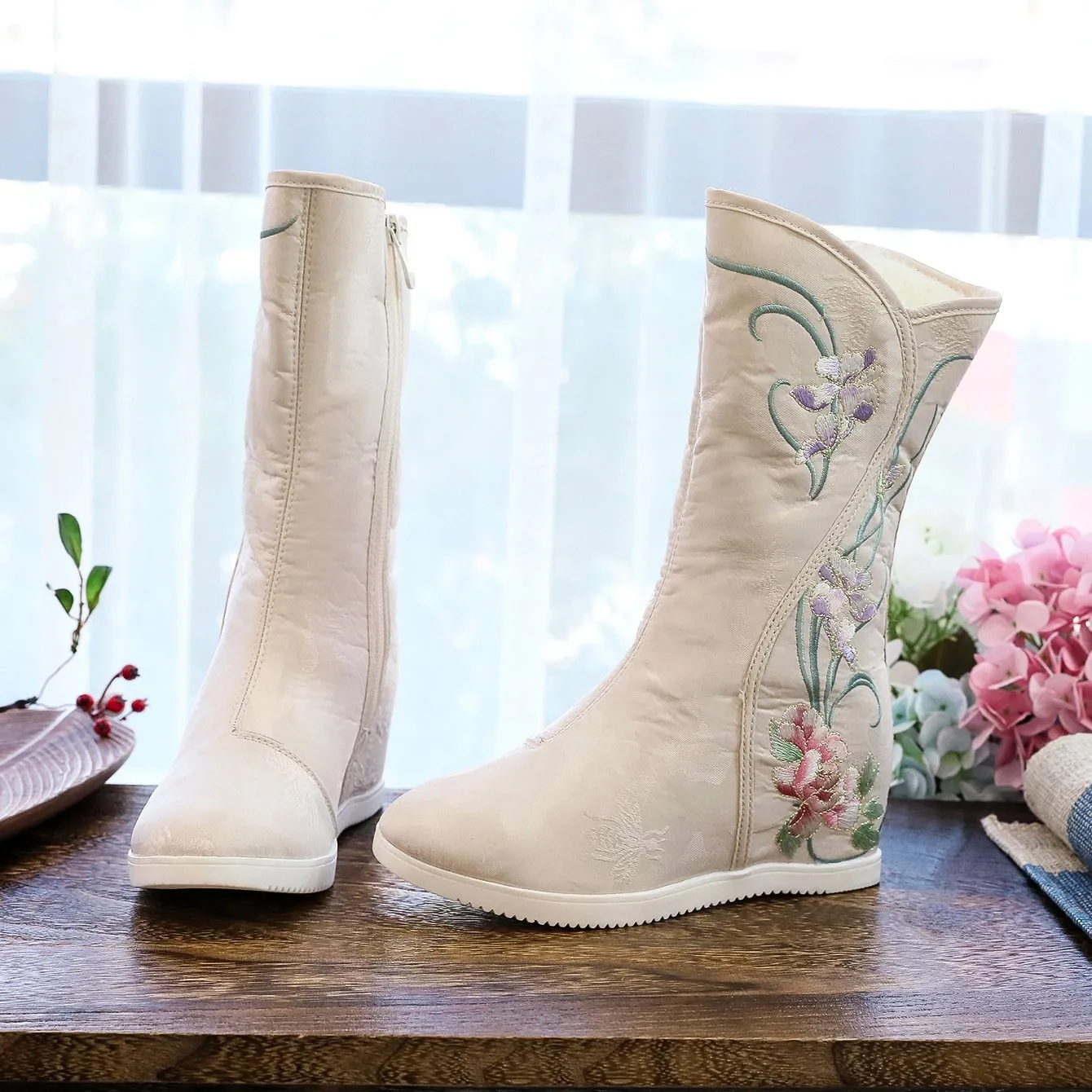 Women winter fashion embroidered flower faux fur mid calf boots