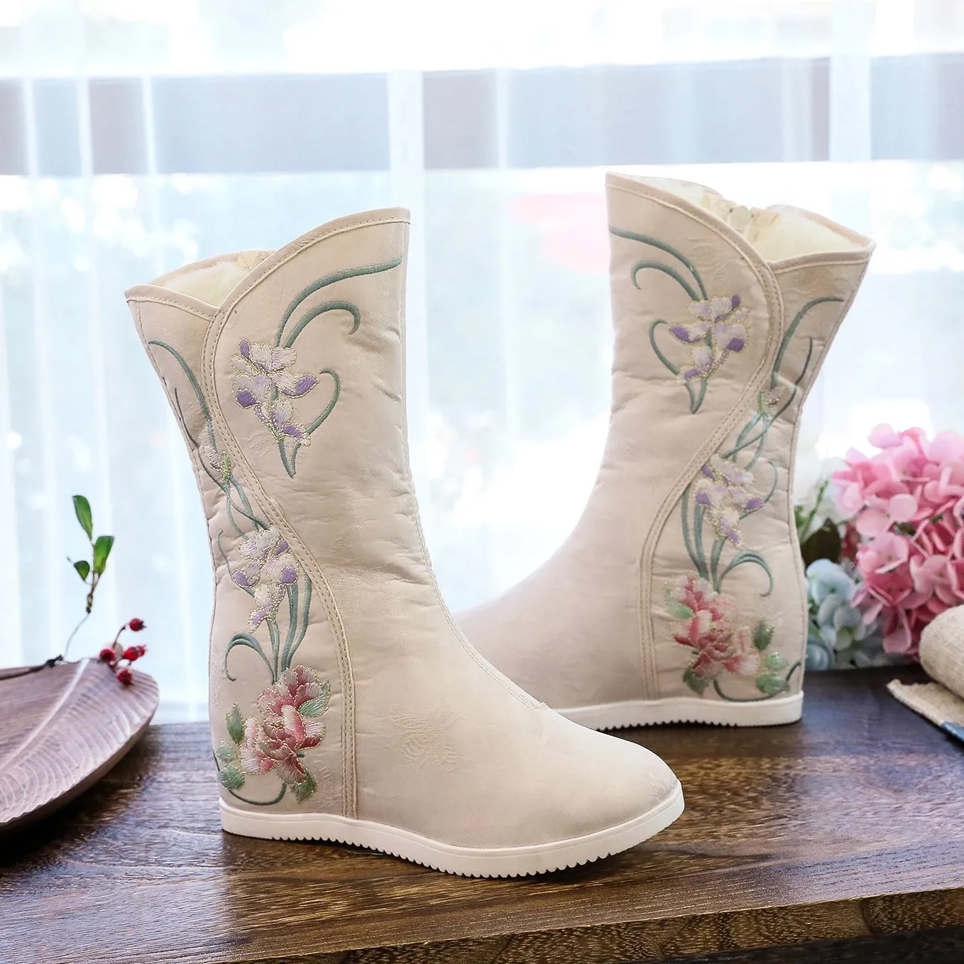 Women winter fashion embroidered flower faux fur mid calf boots